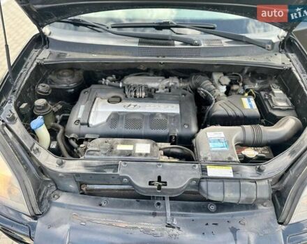 Черный Хендай Туксон, объемом двигателя 1.98 л и пробегом 277 тыс. км за 5350 $, фото 1 на Automoto.ua