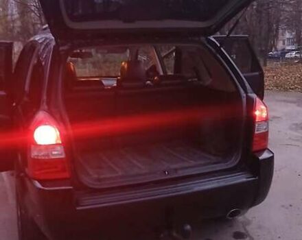 Черный Хендай Туксон, объемом двигателя 1.98 л и пробегом 320 тыс. км за 6300 $, фото 35 на Automoto.ua