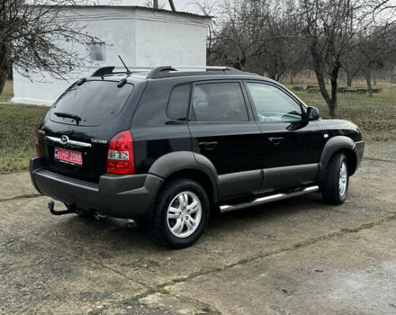 Черный Хендай Туксон, объемом двигателя 2 л и пробегом 201 тыс. км за 7750 $, фото 6 на Automoto.ua