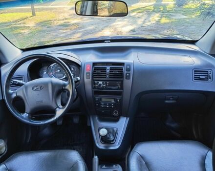 Черный Хендай Туксон, объемом двигателя 2 л и пробегом 206 тыс. км за 7500 $, фото 10 на Automoto.ua