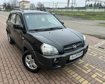 Черный Хендай Туксон, объемом двигателя 2 л и пробегом 220 тыс. км за 7200 $, фото 2 на Automoto.ua
