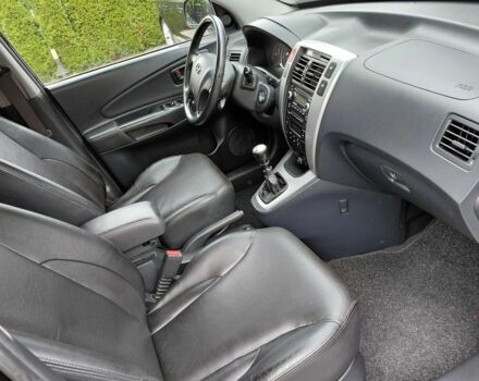 Черный Хендай Туксон, объемом двигателя 2 л и пробегом 233 тыс. км за 7000 $, фото 15 на Automoto.ua