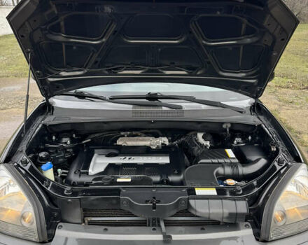 Черный Хендай Туксон, объемом двигателя 2 л и пробегом 201 тыс. км за 7750 $, фото 27 на Automoto.ua