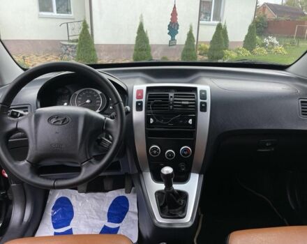 Черный Хендай Туксон, объемом двигателя 2 л и пробегом 163 тыс. км за 7700 $, фото 8 на Automoto.ua