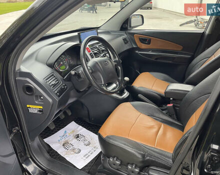 Черный Хендай Туксон, объемом двигателя 2 л и пробегом 216 тыс. км за 7500 $, фото 14 на Automoto.ua