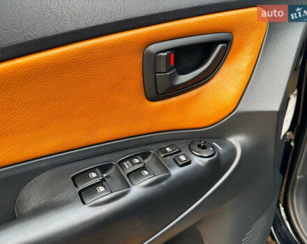 Черный Хендай Туксон, объемом двигателя 2 л и пробегом 210 тыс. км за 7990 $, фото 11 на Automoto.ua