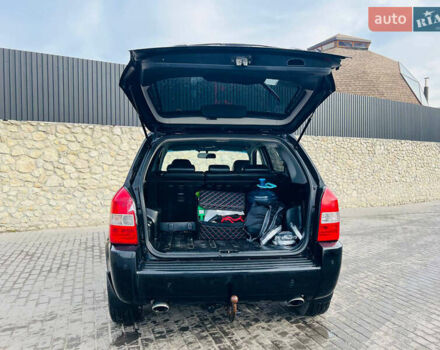 Черный Хендай Туксон, объемом двигателя 1.99 л и пробегом 310 тыс. км за 6600 $, фото 6 на Automoto.ua