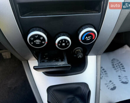 Черный Хендай Туксон, объемом двигателя 2 л и пробегом 249 тыс. км за 7450 $, фото 21 на Automoto.ua