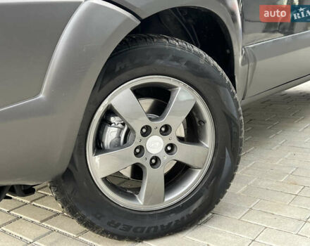 Хендай Туксон 2006 у Тернополі на Automoto.ua Чорний Хендай Туксон, об'ємом двигуна 2 л та пробігом 240 тис. км за 6699 $, фото 5 на Automoto.ua