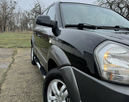 Черный Хендай Туксон, объемом двигателя 2 л и пробегом 201 тыс. км за 7750 $, фото 15 на Automoto.ua
