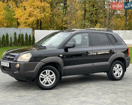 Черный Хендай Туксон, объемом двигателя 2 л и пробегом 216 тыс. км за 7500 $, фото 2 на Automoto.ua