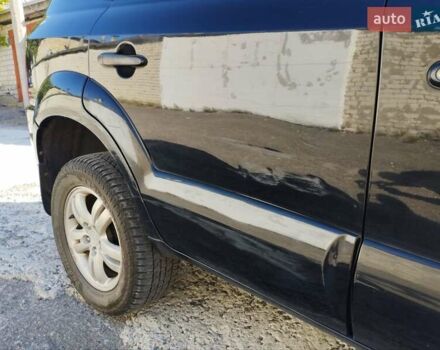 Черный Хендай Туксон, объемом двигателя 1.98 л и пробегом 190 тыс. км за 7800 $, фото 2 на Automoto.ua