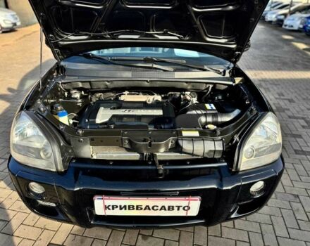 Чорний Хендай Туксон, об'ємом двигуна 2 л та пробігом 207 тис. км за 8000 $, фото 2 на Automoto.ua