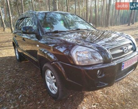 Черный Хендай Туксон, объемом двигателя 2 л и пробегом 195 тыс. км за 8300 $, фото 2 на Automoto.ua