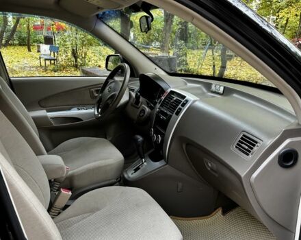 Черный Хендай Туксон, объемом двигателя 2 л и пробегом 240 тыс. км за 5600 $, фото 9 на Automoto.ua