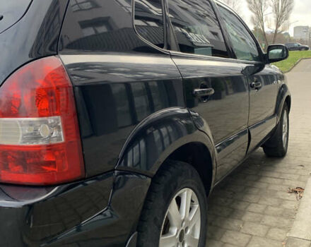 Черный Хендай Туксон, объемом двигателя 1.99 л и пробегом 290 тыс. км за 7700 $, фото 3 на Automoto.ua