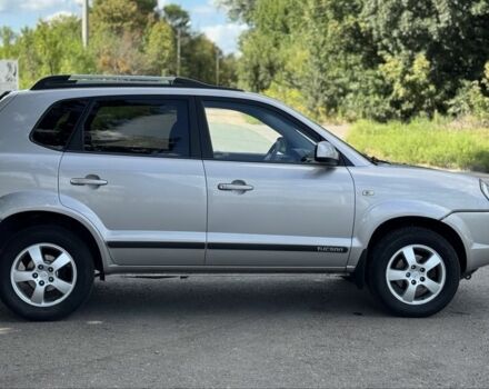 Черный Хендай Туксон, объемом двигателя 2 л и пробегом 266 тыс. км за 7700 $, фото 15 на Automoto.ua