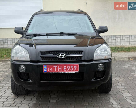Черный Хендай Туксон, объемом двигателя 1.98 л и пробегом 231 тыс. км за 7750 $, фото 3 на Automoto.ua