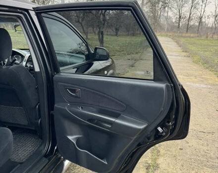 Черный Хендай Туксон, объемом двигателя 2 л и пробегом 201 тыс. км за 7750 $, фото 51 на Automoto.ua