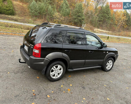 Хендай Туксон 2006 у Тернополі на Automoto.ua Чорний Хендай Туксон, об'ємом двигуна 1.99 л та пробігом 240 тис. км за 7600 $, фото 18 на Automoto.ua