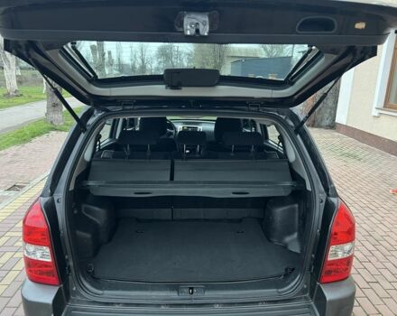 Черный Хендай Туксон, объемом двигателя 2 л и пробегом 220 тыс. км за 7200 $, фото 18 на Automoto.ua