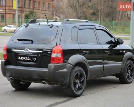 Черный Хендай Туксон, объемом двигателя 2.66 л и пробегом 217 тыс. км за 8600 $, фото 5 на Automoto.ua