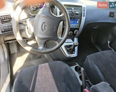 Черный Хендай Туксон, объемом двигателя 2 л и пробегом 247 тыс. км за 6300 $, фото 4 на Automoto.ua