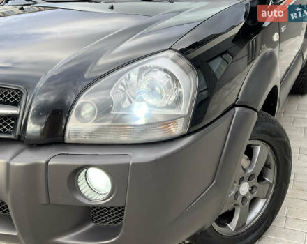 Хендай Туксон 2006 у Тернополі на Automoto.ua Чорний Хендай Туксон, об'ємом двигуна 2 л та пробігом 240 тис. км за 6699 $, фото 4 на Automoto.ua