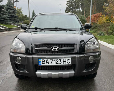 Черный Хендай Туксон, объемом двигателя 2 л и пробегом 209 тыс. км за 7800 $, фото 1 на Automoto.ua