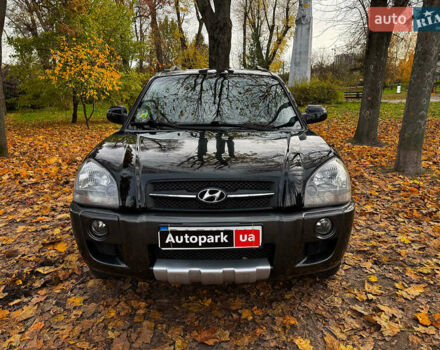 Черный Хендай Туксон, объемом двигателя 2 л и пробегом 210 тыс. км за 7990 $, фото 2 на Automoto.ua