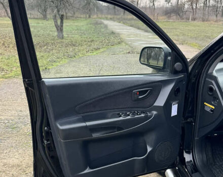 Черный Хендай Туксон, объемом двигателя 2 л и пробегом 201 тыс. км за 7750 $, фото 33 на Automoto.ua