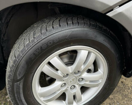 Черный Хендай Туксон, объемом двигателя 2 л и пробегом 201 тыс. км за 7750 $, фото 23 на Automoto.ua