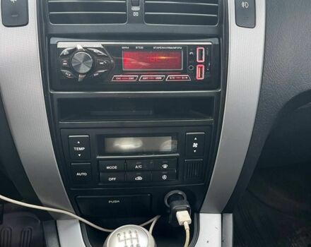 Черный Хендай Туксон, объемом двигателя 2 л и пробегом 397 тыс. км за 3900 $, фото 7 на Automoto.ua