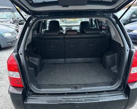 Чорний Хендай Туксон, об'ємом двигуна 2 л та пробігом 167 тис. км за 7950 $, фото 6 на Automoto.ua