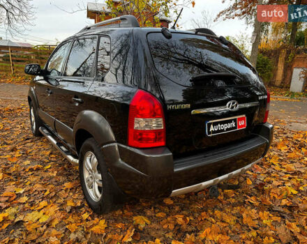 Черный Хендай Туксон, объемом двигателя 2 л и пробегом 210 тыс. км за 7990 $, фото 7 на Automoto.ua