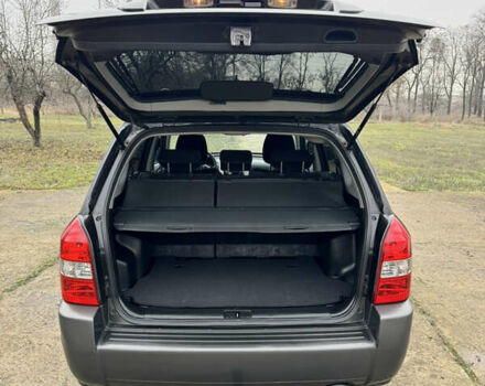 Черный Хендай Туксон, объемом двигателя 2 л и пробегом 201 тыс. км за 7750 $, фото 54 на Automoto.ua