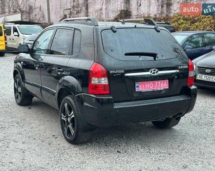 Чорний Хендай Туксон, об'ємом двигуна 2 л та пробігом 167 тис. км за 7950 $, фото 4 на Automoto.ua