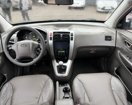 Черный Хендай Туксон, объемом двигателя 2 л и пробегом 263 тыс. км за 7950 $, фото 10 на Automoto.ua