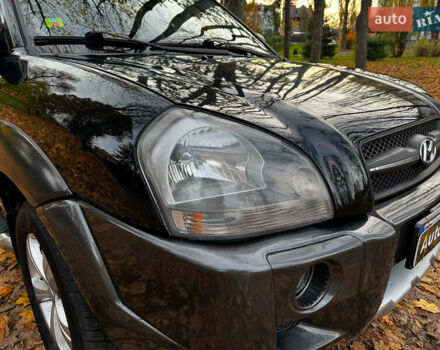 Черный Хендай Туксон, объемом двигателя 2 л и пробегом 210 тыс. км за 7990 $, фото 1 на Automoto.ua