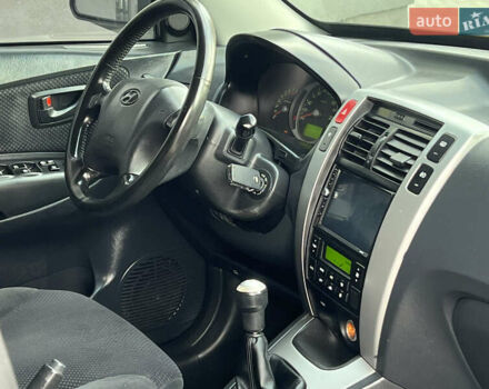 Хендай Туксон 2006 у Тернополі на Automoto.ua Чорний Хендай Туксон, об'ємом двигуна 2 л та пробігом 240 тис. км за 6699 $, фото 41 на Automoto.ua