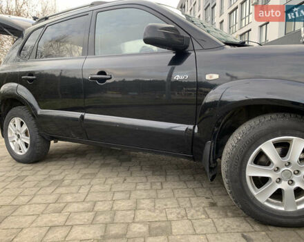 Черный Хендай Туксон, объемом двигателя 1.99 л и пробегом 290 тыс. км за 7700 $, фото 28 на Automoto.ua