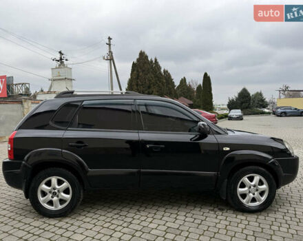 Черный Хендай Туксон, объемом двигателя 1.98 л и пробегом 250 тыс. км за 7150 $, фото 4 на Automoto.ua