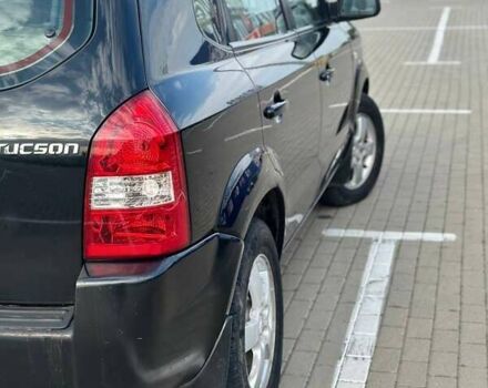 Черный Хендай Туксон, объемом двигателя 1.98 л и пробегом 277 тыс. км за 5350 $, фото 13 на Automoto.ua