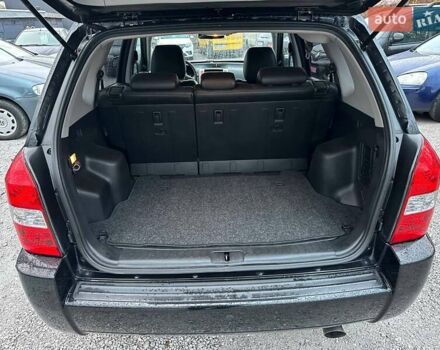 Чорний Хендай Туксон, об'ємом двигуна 2 л та пробігом 167 тис. км за 7950 $, фото 5 на Automoto.ua