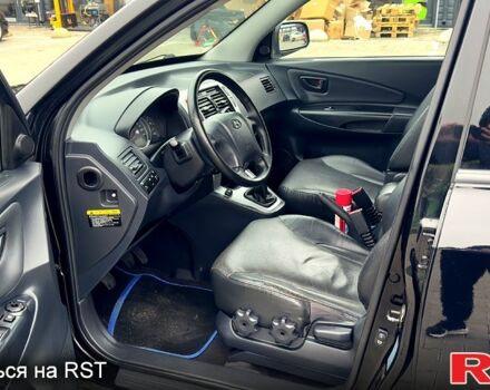 Черный Хендай Туксон, объемом двигателя 2 л и пробегом 200 тыс. км за 7800 $, фото 12 на Automoto.ua