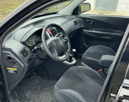 Черный Хендай Туксон, объемом двигателя 2 л и пробегом 201 тыс. км за 7750 $, фото 35 на Automoto.ua