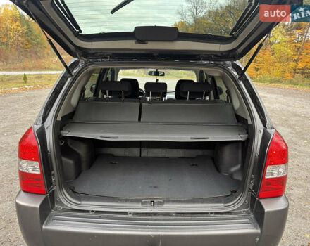 Хендай Туксон 2006 у Тернополі на Automoto.ua Чорний Хендай Туксон, об'ємом двигуна 1.99 л та пробігом 240 тис. км за 7600 $, фото 39 на Automoto.ua