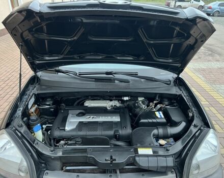 Черный Хендай Туксон, объемом двигателя 2 л и пробегом 220 тыс. км за 7200 $, фото 17 на Automoto.ua