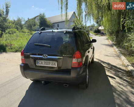 Черный Хендай Туксон, объемом двигателя 2 л и пробегом 255 тыс. км за 7150 $, фото 9 на Automoto.ua