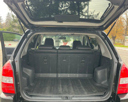 Черный Хендай Туксон, объемом двигателя 1.98 л и пробегом 170 тыс. км за 7750 $, фото 4 на Automoto.ua